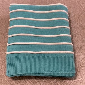 MAX Studio Home throw